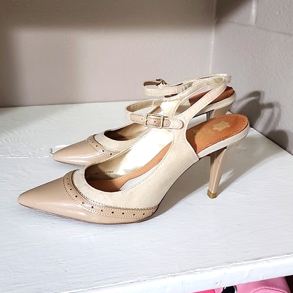 Tahari Alycia Saddle stitch and Linen 3"heel woman sz 8